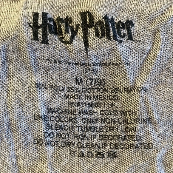 Harry Potter Womens TShirt Medium Gray Hogwarts Shield Wizarding World - Picture 5 of 5